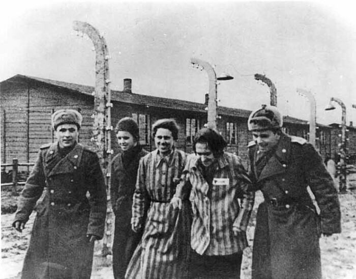 Освобождение Освенцима. /Фото: bangkokbook.ru