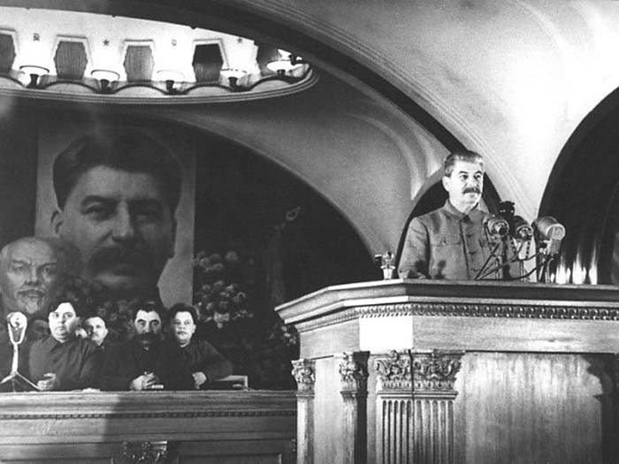 Выступление Сталина в метро 6 ноября 1941 года./Фото: fotocdn.net