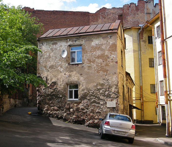 Этот дом в Выборге претендует на звание самого старого из жилых зданий в нашей стране. /Фото:wikipedia.org