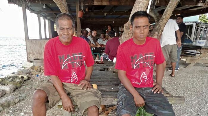 Рыбаки на острове аборигенов. /Фото: AFP