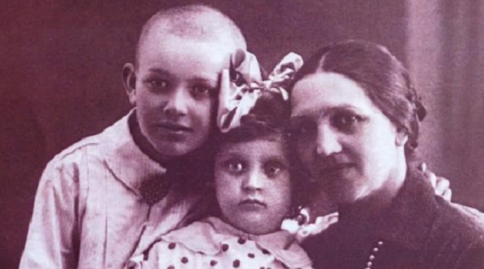С мамой и братом. /Фото: metronews.ru, семейный архив актрисы