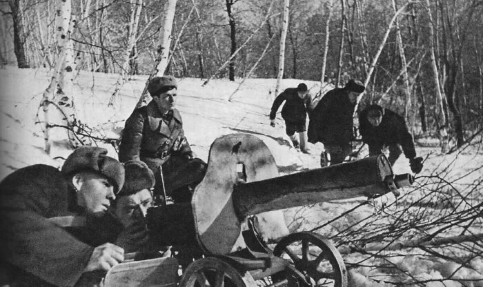 Советские партизаны самоотверженно били фашистов. /Фото:twimg.com
