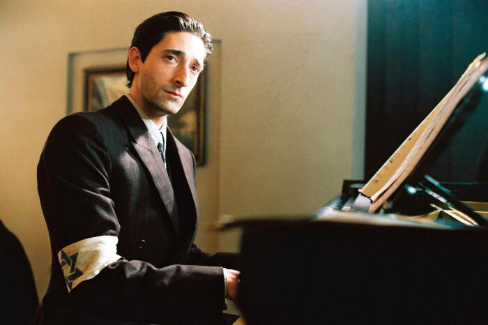 Кадр из фильма Пианист. В роли  Шпильмана – Эдриен Броуди.