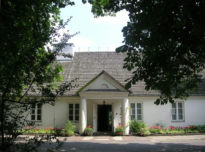 Дом, где родился и вырос Шопен. /Фото: Wojsyl, wikipedia.org 