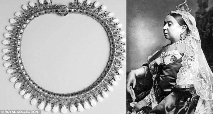 Королева Виктория очень гордилась своим ожерельем, изготовленным из зубов оленя (золото, эмаль).