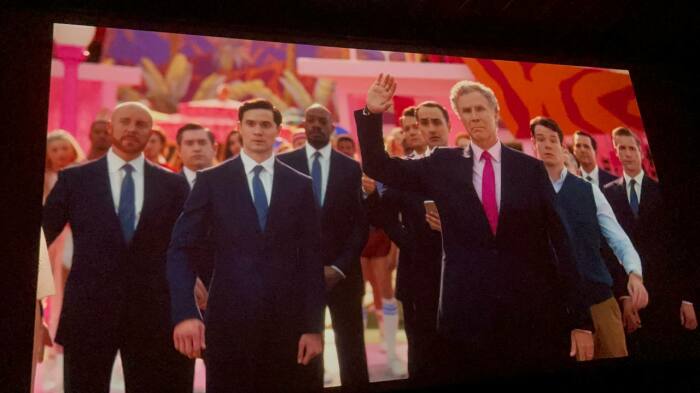 В фильме президент Mattel смахивает на типичного американского президента.