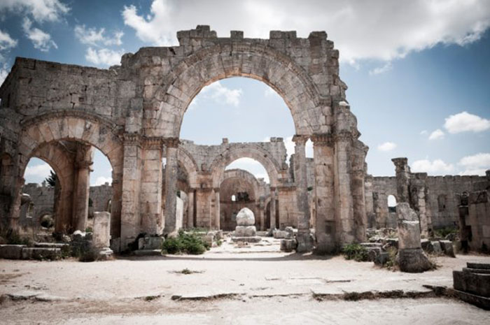Руины церкви Св. Симеона Столпника Византийской эпохи (окрестности Алеппо, Сирия). /Фото:thevintagenews.com