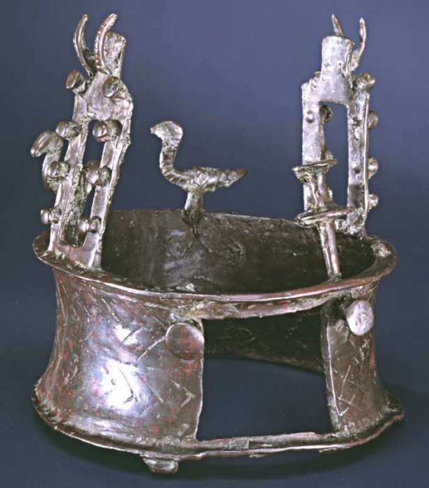 У короны есть загадочное квадратное отверстие/Фото: Израильский музей.
