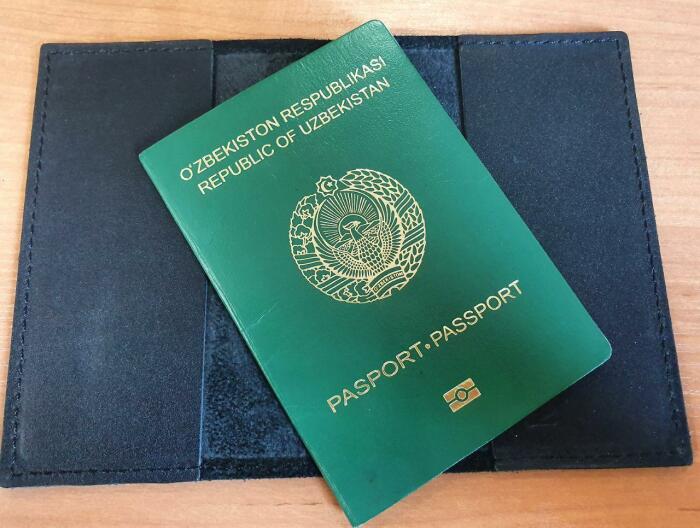 В Узбекистане исповедуют ислам, и поэтому паспорта тут зелёные. /Фото: nova24.uz