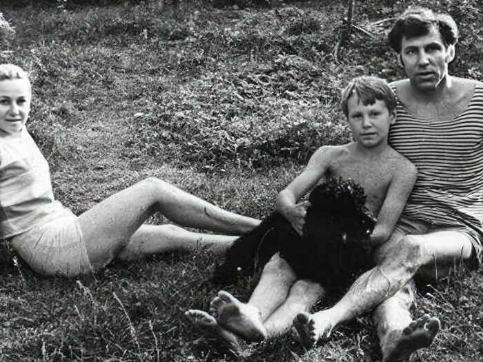 Конюхова с любимыми мужчинами (мужем и сыном). /Фото: uznayvse.ru