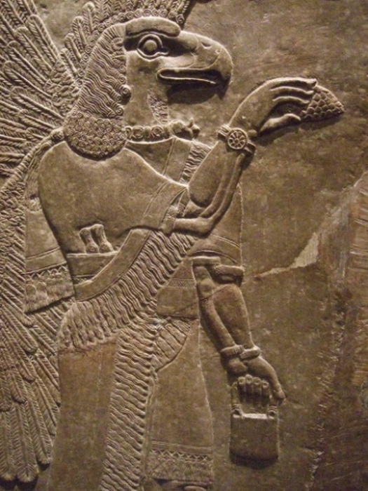На древних ассирийских барельефах можно увидеть прообразы будущих сумок