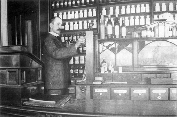 Аптека Пеля в начале XX века. Источник: commons.wikimedia.org