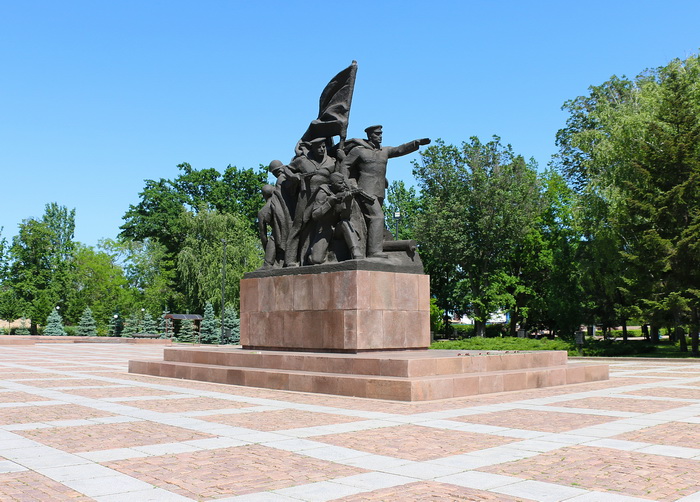 Памятник в Сквере 68 десантников города Николаева