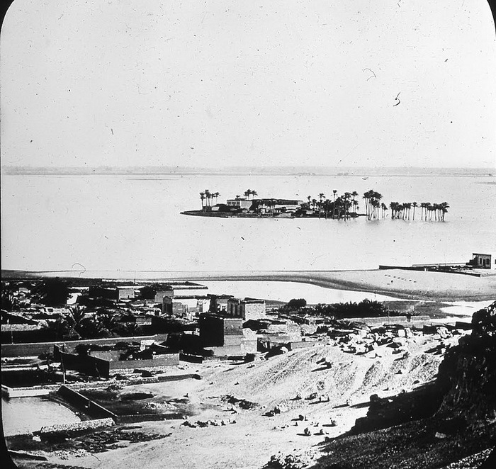 Фото, сделанное самим Питри в Гизе в 1881 году