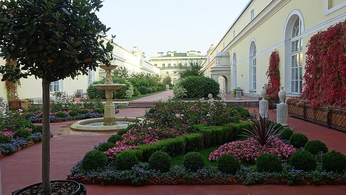 Висячий сад Малого Эрмитажа в Санкт-Петербурге