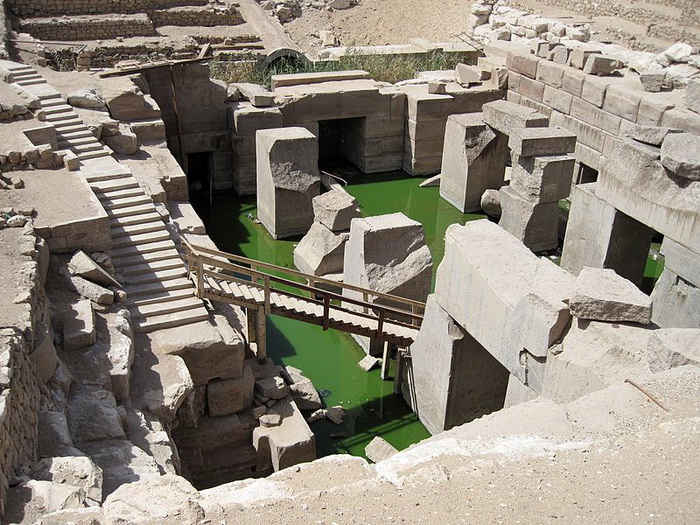 Осирион, древнее мегалитическое сооружение по соседству с храмом фараона Сети I