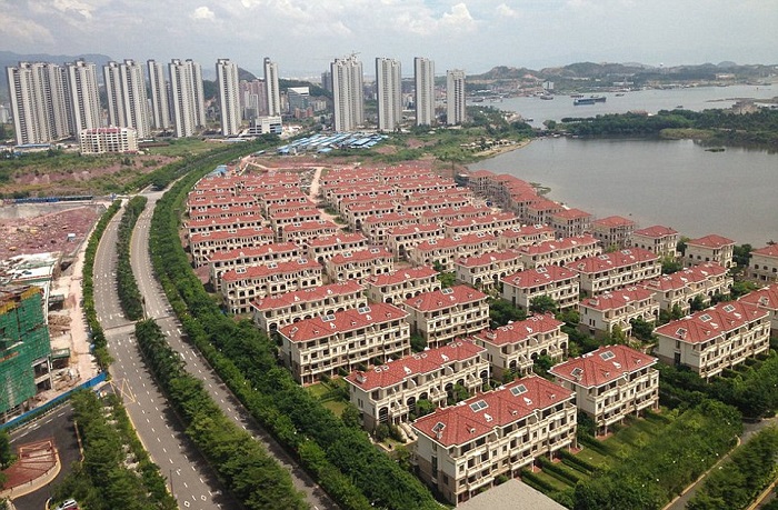 Население Китая составляет чуть меньше полутора миллиардов человек. Но миллионы домов остаются пустыми. Источник: pinterest.com