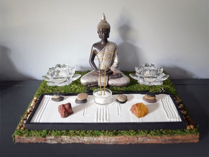Можно украсить сад камней в том числе и фигуркой Будды. Источник: pinterest.com