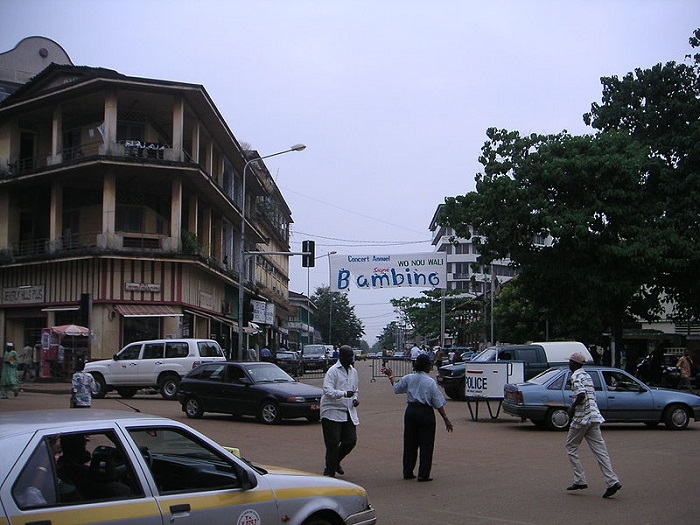 Гвинея известна эпидемиями вируса Эболы, а также своим печальным лидерством среди стран, практикующих женское обрезание. Источник: commons.wikimedia.org