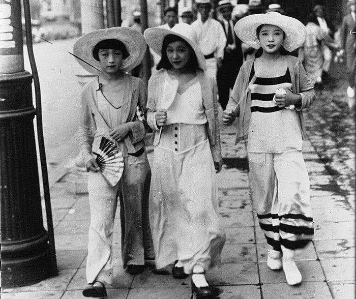 Япония, девушки двадцатых. Источник: commons.wikimedia.org