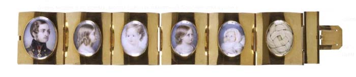 Браслет с портретами членов семьи Виктории и Альберта и прядями их волос