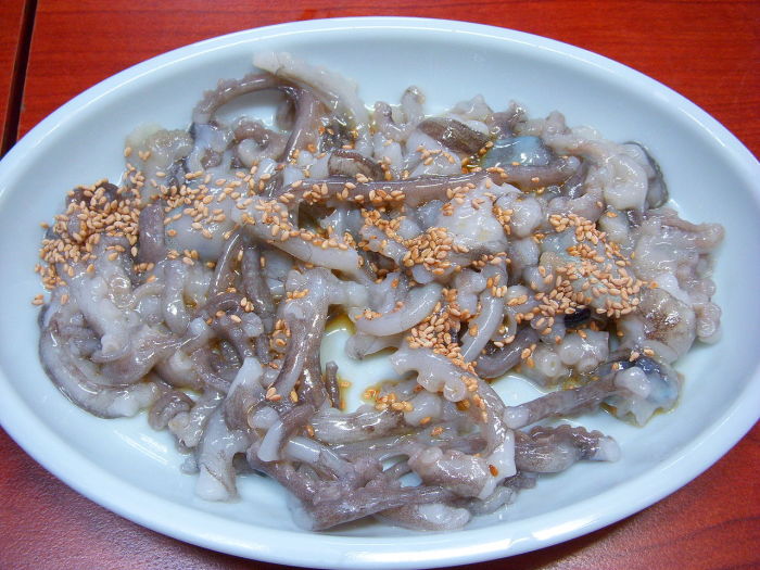 Саннакчи – почти или совсем живой осьминог, приправленный маслом