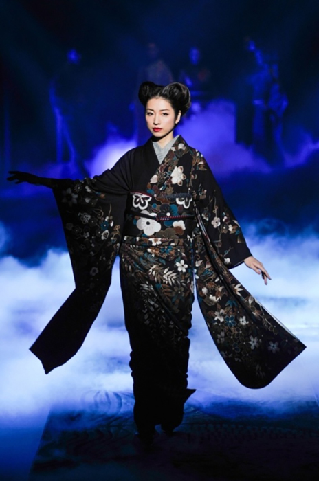 Стандартный отрез такни, из которого шьют одно кимоно для взрослого человека имеет ширину 36 см и длину 12 метров!