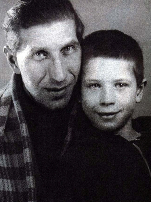 Сергей Филиппов с сыном. / Фото: www.livejournal.com