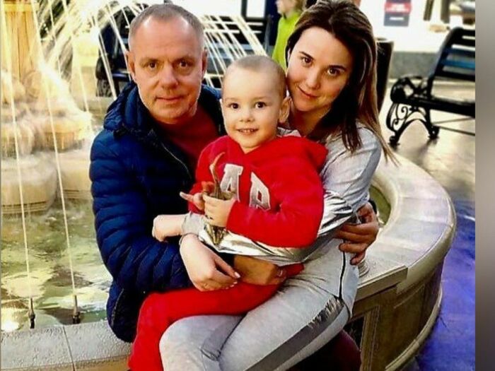Александр Мохов и Ирина Огородник с сыном Матвеем. / Фото: www.uznayvse.ru