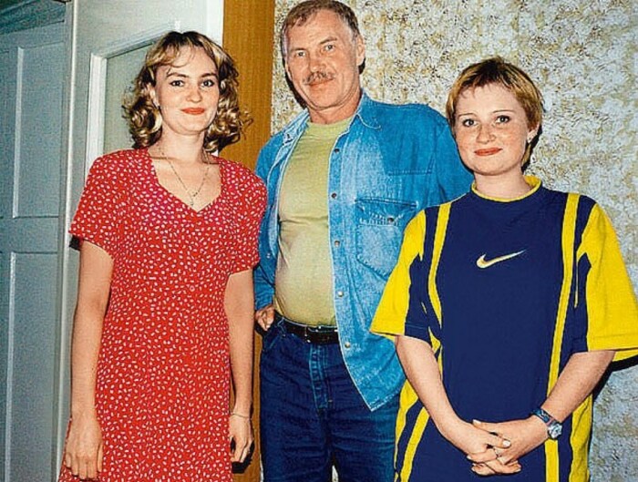 Владимир Гостюхин с дочерьми Ириной и Маргаритой. / Фото: www.mycdn.me