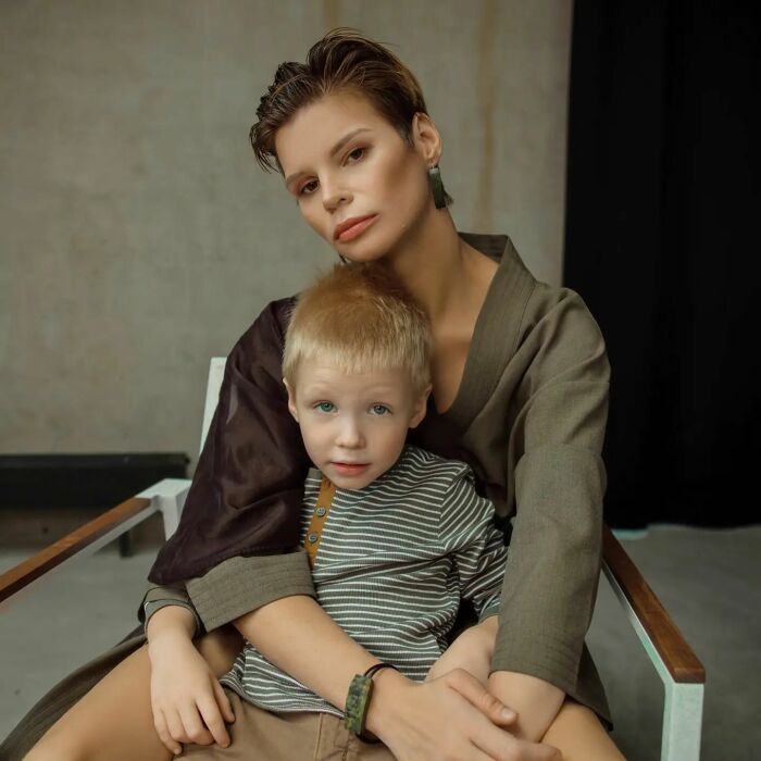 Анастасия Аброскина с сыном. / Фото: социальные сети