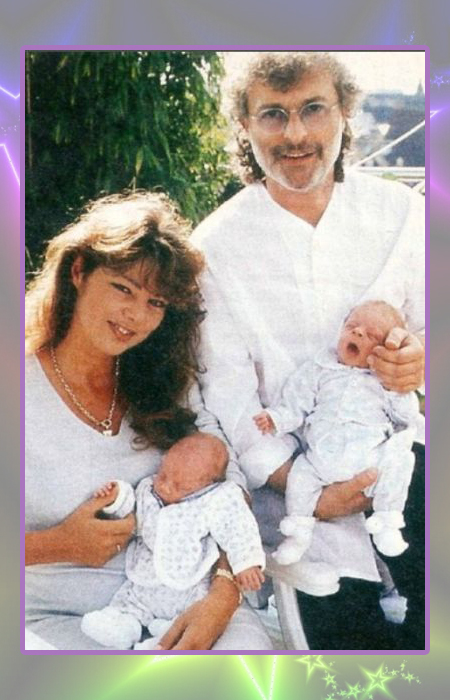 Сандра и Михаэль Крету с сыновьями.