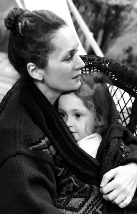 Виктория Исакова с дочерью. / Фото: www.maxwatermelon.ru