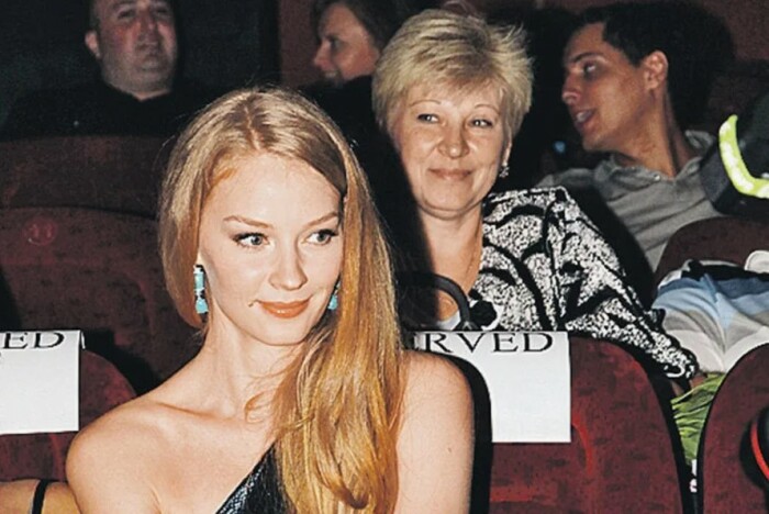 Светлана Ходченкова с мамой.  / Фото: www.kp.ru