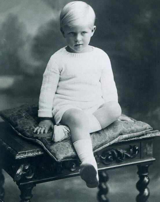 Принц Филипп в детстве. / Фото: www.mirror.co.uk