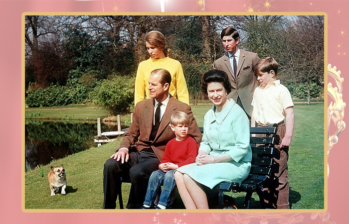 Елизавета II и принц Филипп с детьми.