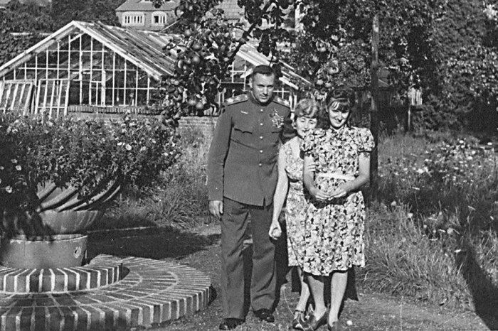 Константин Рокоссовский с женой и дочерью. / Фото: www.rg.ru