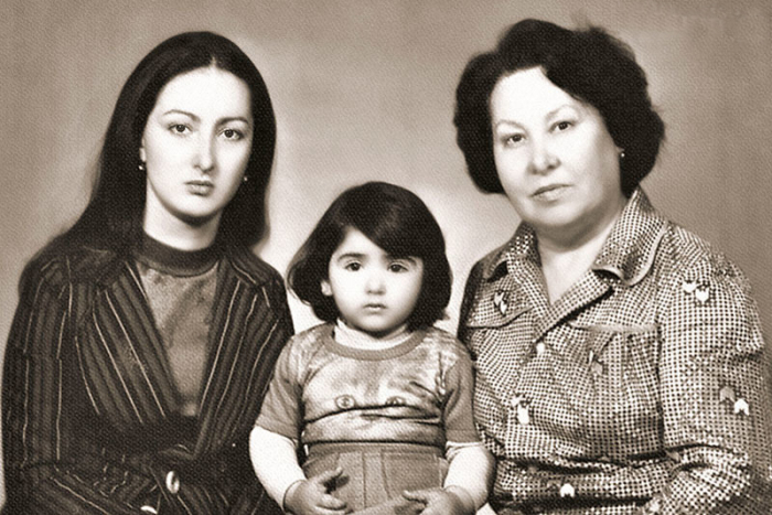 Додо Чоговадзе с дочерью Нино и мамой. / Фото: www.7days.ru