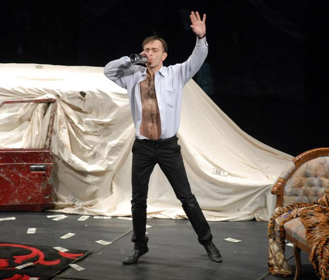 Андрей Харитонов в лирической комедии «Заложники любви». / Фото: www.1news.az