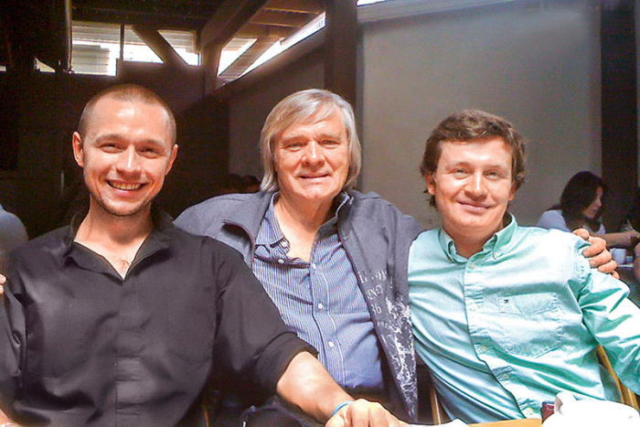 Олег Видов с сыновьями Сергеем (слева) и Вячеславом (справа). / Фото: www.7days.ru
