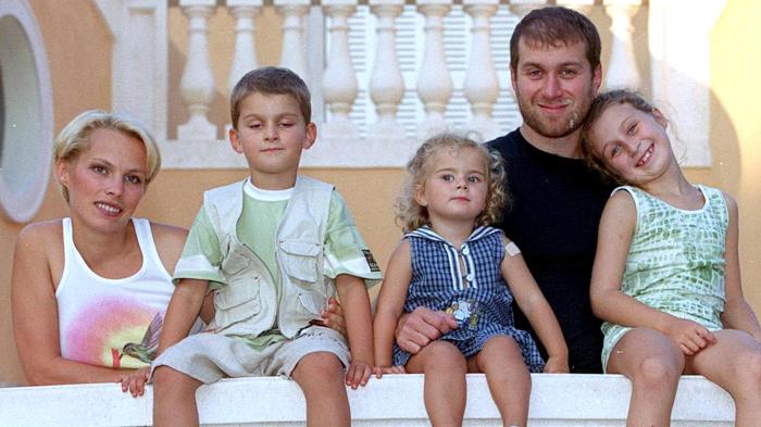 Роман и Ирина Абрамович с детьми. / Фото: www.thetimes.co.uk
