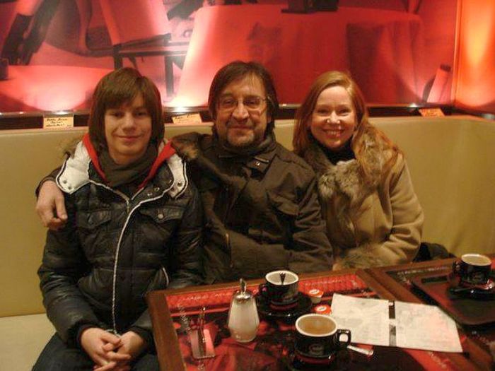 Марьяна Полтева и Юрий Шевчук с сыном. / Фото: www.svadba1000.ru