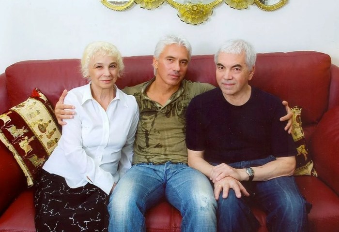 Дмитрий Хворостовский с родителями. / Фото: www.yandex.net