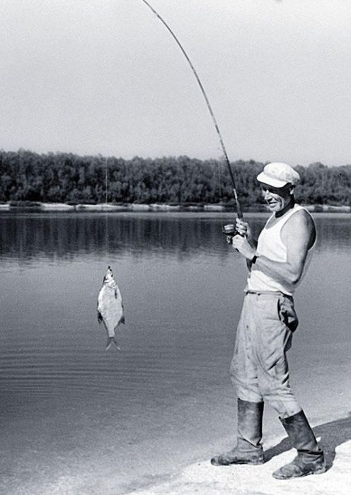 Иван Лапиков любил рыбалку. / Фото: www.7days.ru