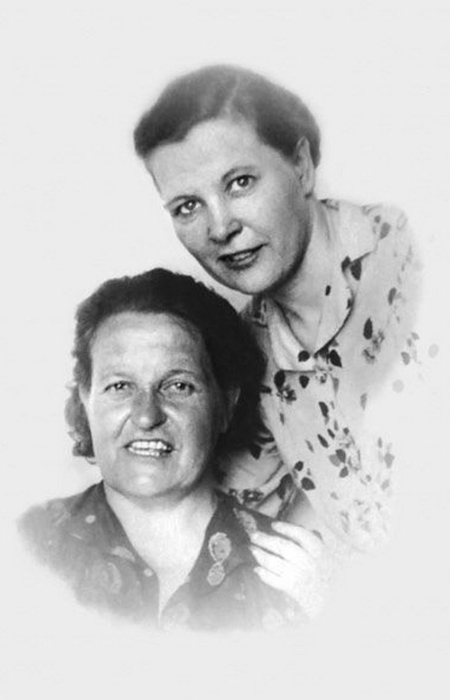 Екатерина Фурцева с матерью Матрёной Николаевной. / Фото: www.homsk.com