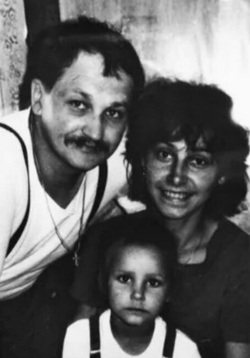 Глафира Тарханова в детстве с родителями. / Фото: www.nazametke.com