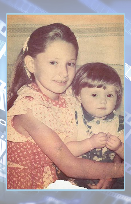 Ольга Кузьмина в детстве со старшей сестрой.