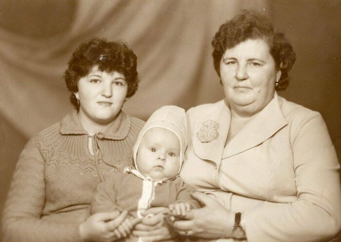 Прохор Шаляпин в детстве с мамой и бабушкой. / Фото: www.alldaily.ru