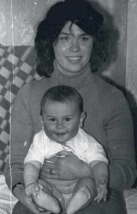 Николай Валуев в детстве с мамой. / Фото: www.queenphoto.ru