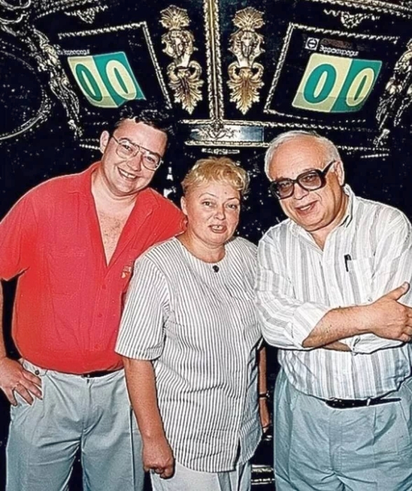 Владимир Ворошилов с женой Натальей Стеценко и пасынком Борисом Крюком. / Фото: www.samoeinteresnoe.net